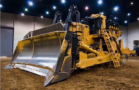 The Dozer battle: Komatsu D475A-5 vs Cat D11T - Truck & Trailer Blog