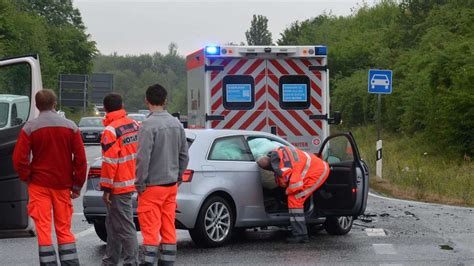 Bad Nauheim Unfall Mit Audi Und Kangoo Auf B3 Mit Mehreren Verletzte