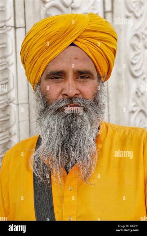 Man in traditional Sikh clothing, Delhi, India Stock Photo - Alamy