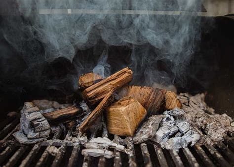 Hickory vs. Mesquite: BBQ Smoking Woods Compared - TheOnlineGrill.com