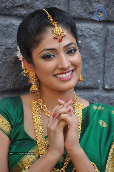 Haripriya Latest Stills Photo 4 Of 77