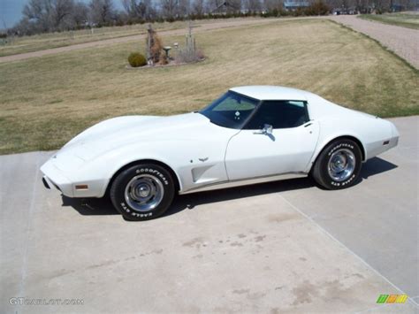 Classic White 1977 Chevrolet Corvette Coupe Exterior Photo 92653963