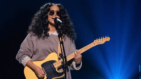 Who is H.E.R.,the Low-Profile R&B Singer With Five Grammy Nominations ...