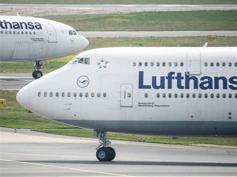 Lufthansa streicht weitere 2 200 Flüge im Sommer SN at