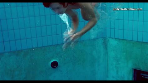 Brunette Nata Becomes A Sensation In The Pool XNXX