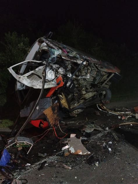 Acidente Entre Tr S Ve Culos Deixa Uma Pessoa Morta Na Br Em Rio Do Sul