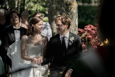 As Fue La Boda Privada De Dylan Sprouse Y Barbara Palvin En Hungr A