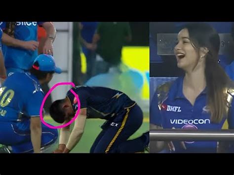 Sara Tendulkar Laughing When Shubman Gill Touch To Feet Cricket God