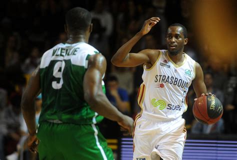 Basket ball Pro A 26e journée la SIG sincline contre Nanterre 74