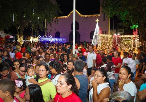 Prefeitura realiza cerimônia de acendimento das Luzes Natalinas em Altos