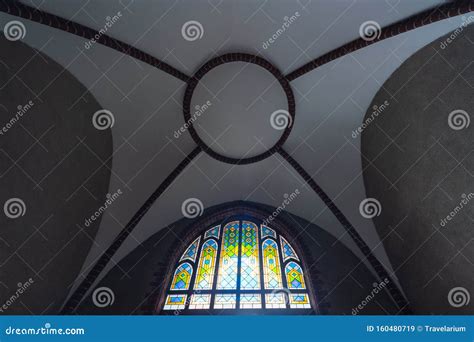 Ventanilla De Cristal Manchado En La Antigua Catedral O Iglesia