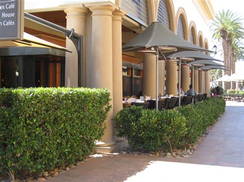 Café R&D at Fashion Island, a modern seaside brasserie for style