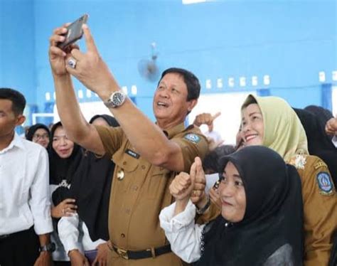 Diangkat Gubernur Isdianto Jadi Ptt Ribuan Keluarga Berbahagia Karena