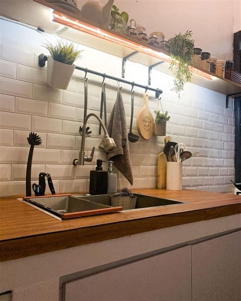 Estetik Tak Perlu Pakai Kitchen Set Potret Dapur Segaris Mirip Gang