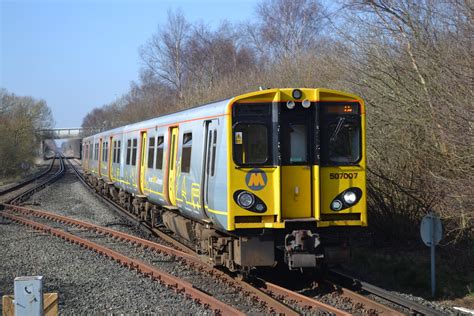 Wirral Rail Merseyrail Class 507 507007 Emu Arriving At Bi Flickr