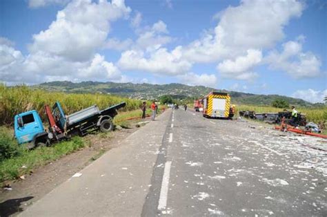 Spectaculaire Accident Deux Camions Renvers S Et Une Conductrice Vacu E