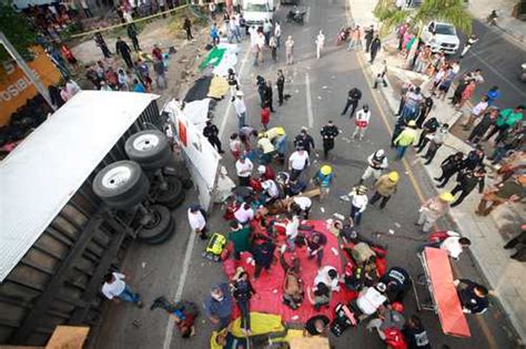 La Jornada Vuelca Tráiler Con Migrantes En Chiapas 54 Muertos Y 105