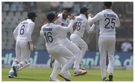 Ind V Nz Cricket Fraternity Reacts In Amazement As Indian Bowlers