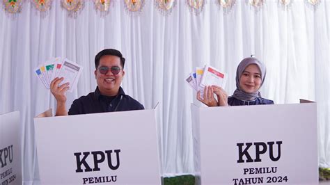 Wabup Kukar Dan Istri Gunakan Hak Pilih Di Tps Samboja