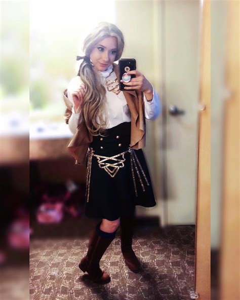 Mercedes if she had a phone cosplay : r/fireemblem