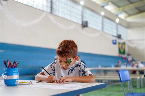 Volta às Aulas Alerta Sobre A Segurança Do Material Escolar Imagem