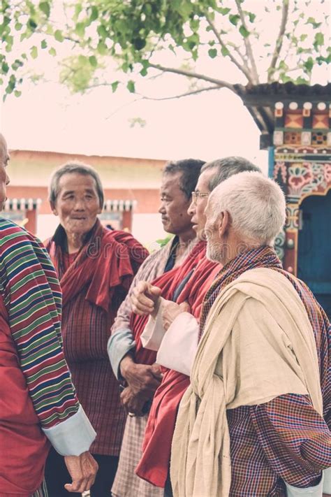 Punakha Bhutan September 11 2016 Bhutanese Monks Talking In Chimi