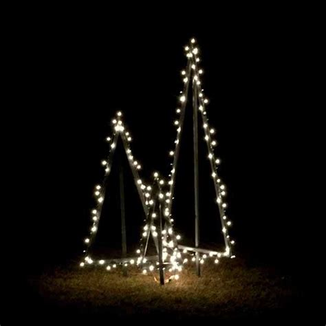 An Easy Way To Diy Outdoor Lighted Christmas Trees Free Tutorial To Show How Step By Step