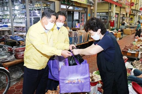 상주시의회 추석맞이 전통시장 장보기 나서 네이트 뉴스