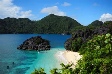 12 Clearest Bodies Of Water In The Philippines To Swim In