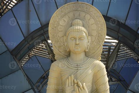 lovely statue of gautam buddha 21452606 Stock Photo at Vecteezy