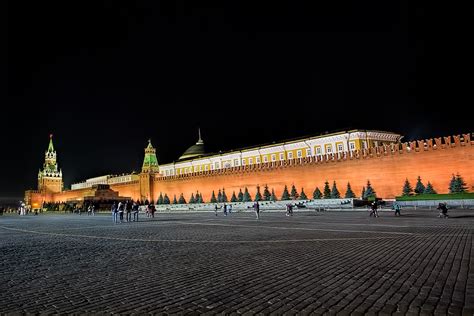 PHOTO: Walls of the Kremlin and Lenin's Tomb