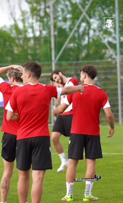 Kvaratskhelia Gol Clamoroso In Allenamento Poi Esulta Come A Napoli