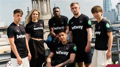 Con Edson Álvarez como protagonista el West Ham presenta su nueva