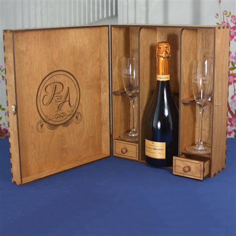 Elegant Wood Champagne T Box With 2 Etched Crystal Flutes Etsy Sweden