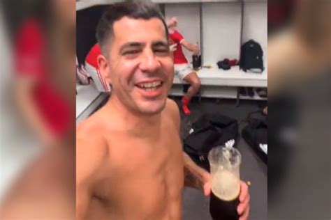 Carlos Nicolía se consagró campeón con Benfica en Portugal y festejó