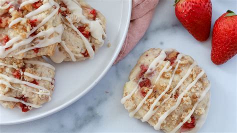 Strawberry Shortcake Crumble Cookies Recipe