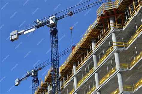 Construcción De Un Edificio De Oficinas De Varias Plantas Con Pilares