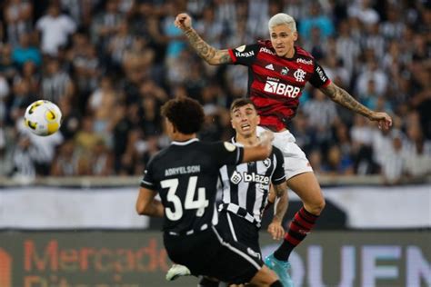 Apresentador Surpreende E Crava Placar De Botafogo X Flamengo