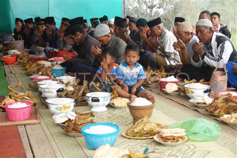 Tradisi Saparan Mantran Antara Foto