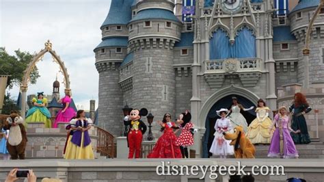 Let The Magic Begin Magic Kingdom Opening Wdw The Geek S Blog