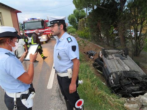 Incidente Castel Bolognese Auto Fuori Strada Due Feriti Tra Cui Una