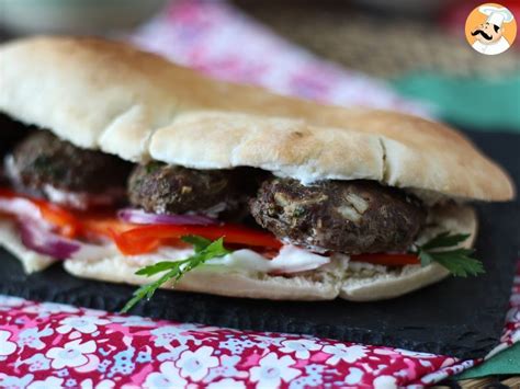 Turkish K Fte Meatball Sandwiches In Kebab Bread Recipe Petitchef