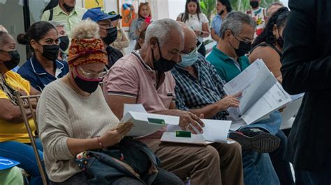 Alcaldía de Maracaibo entregó títulos de terrenos ejidos