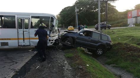 Triple colisión deja un muerto y tres heridos en Hato Montaña