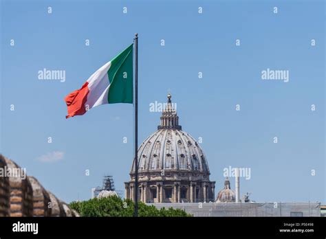 Drapeau De Rome Banque De Photographies Et Dimages à Haute Résolution