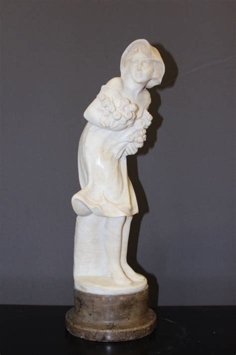 Sculpture En Alb Tre Repr Sentant Une Jeune Femme Aux Roses Vers