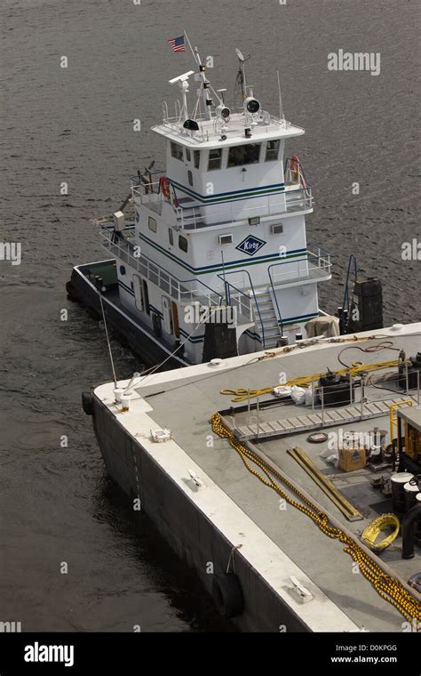 Tugboat Barge Hi Res Stock Photography And Images Alamy