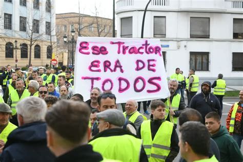 Protesta De Agricultores En Zaragoza Cortan Mar A Agust N Im Genes