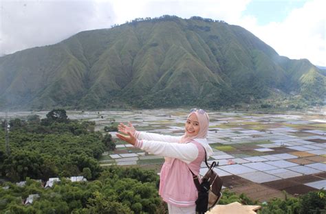 touring perdana  sembalun trek menantang  pas buat honeymoon