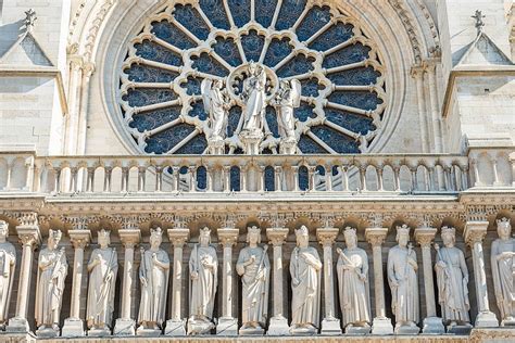 Fondo Detalles Arquitect Nicos En La Fachada De La Famosa Catedral